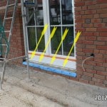 Terrassentür gegen einbrechen Bauabnahme Immobilienbewertung Muenchen kosten Der Baubetreuer kontrolliert bei Bauüberwachung vom Haus die Abdichtungen der Fenster Schiedsgutachten