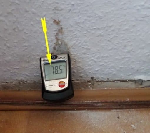 Feuchtemessung Fußboden bei Schimmel Hausgutachter - Beratung Hauskauf mit Kurzgutachten