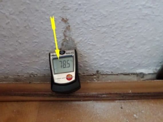Feuchtemessung Fußboden bei Schimmel Hausgutachter - Beratung Hauskauf mit Kurzgutachten