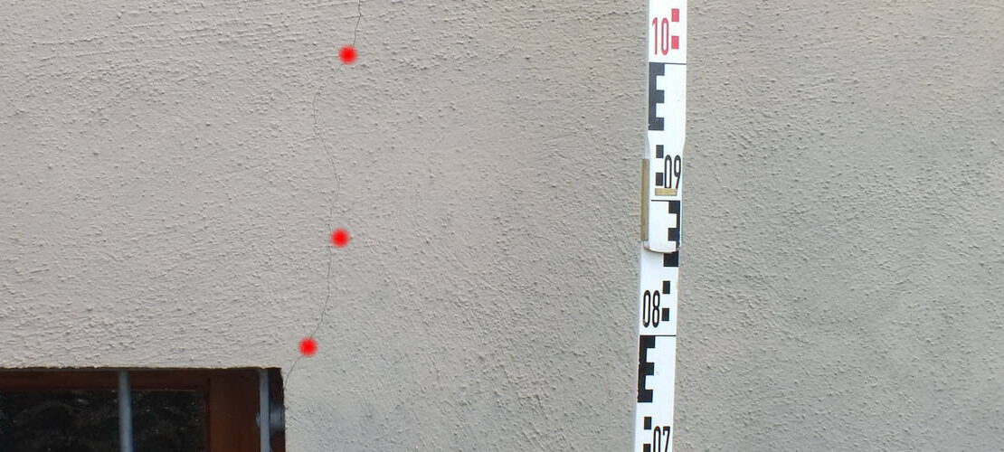 Beweissicherung Haus dünner Putzriss Außenputz vor Baubeginn