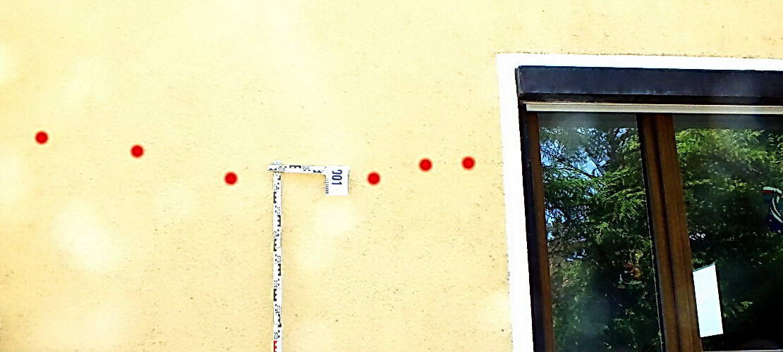 Beweissicherung Haus kleiner dünner Putzriss Wohnung